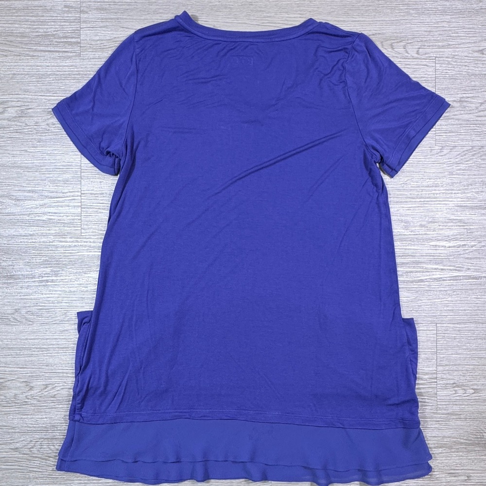 LOGO Lori Goldstein Women's Tunic Top Purple Medium V-Neck Pockets Ruffle Hem - Picture 5 of 6